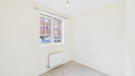 2 bedroom ground floor flat to rent - Photo 2