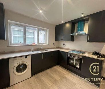 Pinkwell Avenue Hayes, UB3 - Photo 1