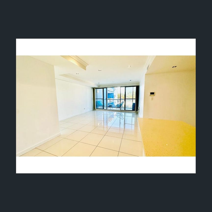 Spacious apartment on the water ! - Photo 1