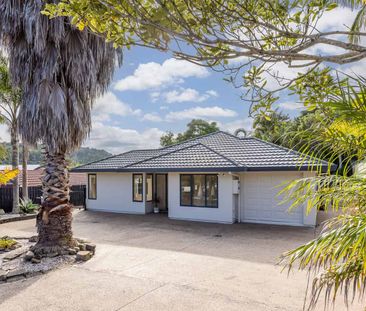 Sunny Family Home with Flexible Living in Orewa - $820 per week - Photo 1