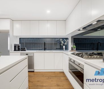 CONTEMPORARY NEW HOME IN McKINNON SECONDARY COLLEGE ZONE - Photo 2