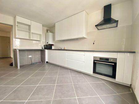Location Appartement 4 pièces 95m² - Photo 3
