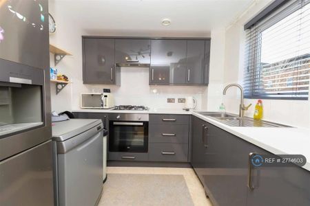 2 bedroom flat to rent - Photo 5