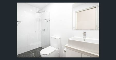 Spacious Two-Bedroom Apartment with Private Garden - Photo 4