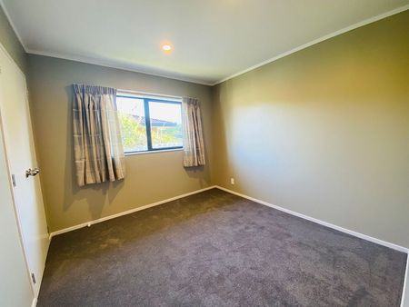 Fully Renovated modern 3 bedroom townhouse - Photo 4