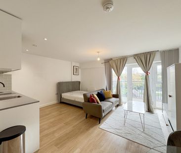 Studio Flat, Beaufort Square, NW9 - Photo 1