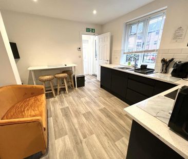 1 bedroom in a house share to rent - Photo 3