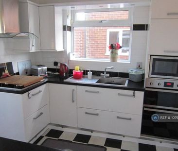 3 bedroom semi-detached house to rent - Photo 5