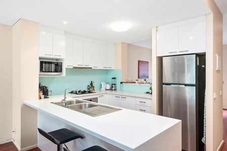 SENSATIONAL "STONNINGTON GARDENS" - Photo 3