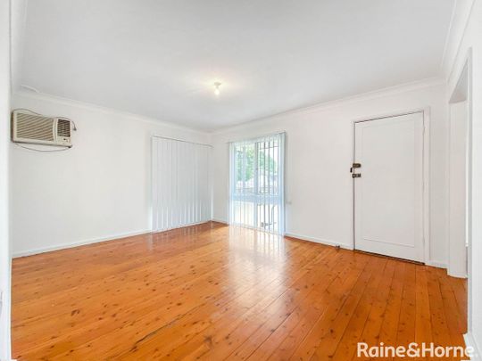 Spacious Three Bedroom House - Photo 1