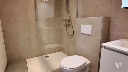 Volledig vernieuwd appartement; 2 slaapkamers en garagebox - Photo 5