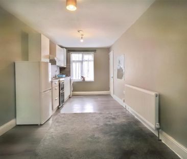 Whitchurch Avenue, Edgware, HA8 - Photo 3