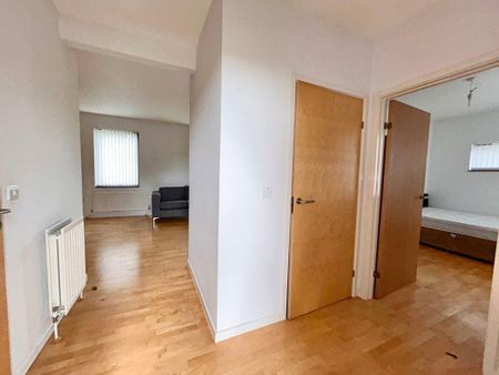 2 bed ground floor flat to rent in NE10 - Photo 2