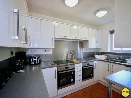 1 bedroom in a house share to rent - Photo 4