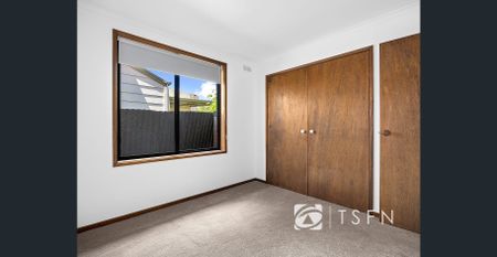 Charming 2 Bedroom Home Minutes from Town - Photo 2