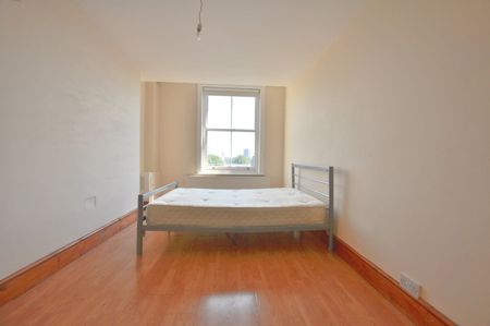 3 Bed Flat, Bethnal Green Road, E2 - Photo 3