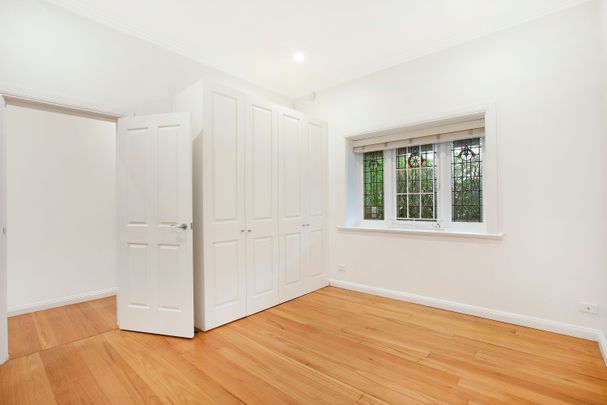 Stylishly Updated Bondi Home in a Premier Lifestyle Pocket - Photo 1