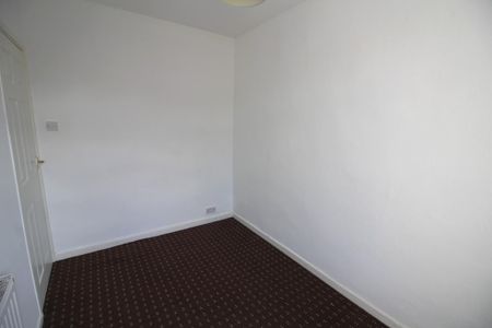 2 bedroom end of terrace house to rent - Photo 5