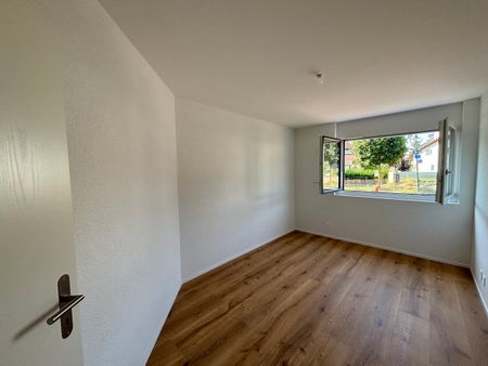 RARE ! MAGNIFIQUE 4 ½ PIECES AU REZ - Grand jardin & terrasse ! - Photo 3