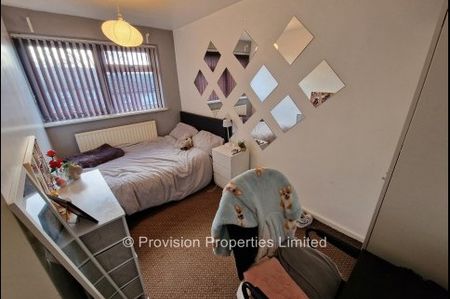 3 Bedroom Student Properties Leeds - Photo 4