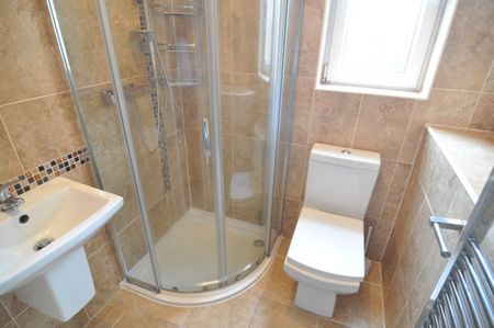 2 bed Terraced - To Let - Photo 5