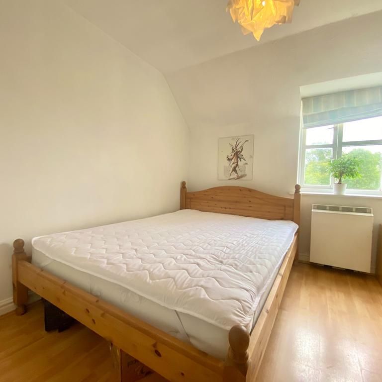 1 bedroom in a house share to rent - Photo 1