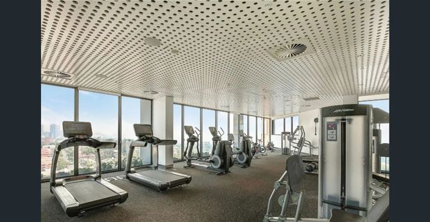 Sanctuary of style, space and quality walking distance to Train/Metro Stations - Photo 1