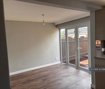 3 bedroom detached house to rent - Photo 4