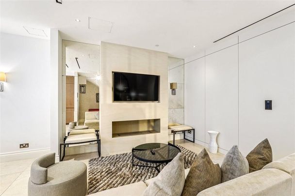 3 bedroom mews to rent - Photo 1