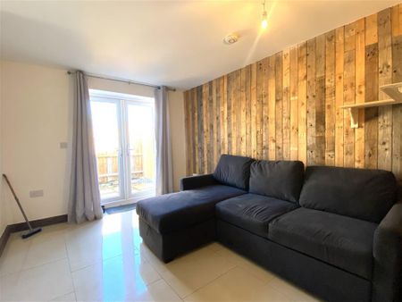 Carlton Close, Aylesbury - Photo 4