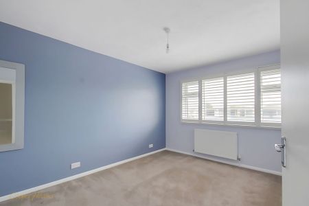3 bed mid-terraced house to rent in Dolphin Way, Rustington, BN16 - Photo 5