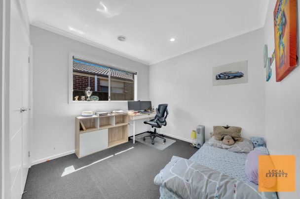“Modern Family Comfort in a Prime Location of Tarneit!” - Photo 1