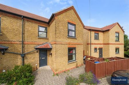 3 bedroom semi-detached house to rent - Photo 3