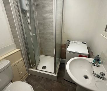 Studio Flat, The Chandlers, LS2 - Photo 6