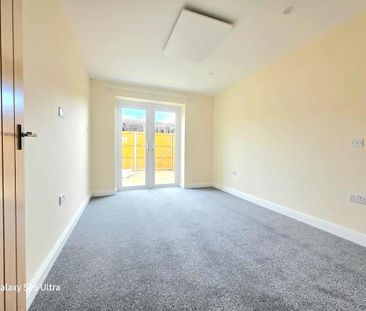 2 bedroom ground floor flat to rent - Photo 5