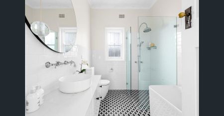 A Freestanding Coastal Family Classic In A Tightly Held Avenue Overlooking Waverley Park - Photo 4