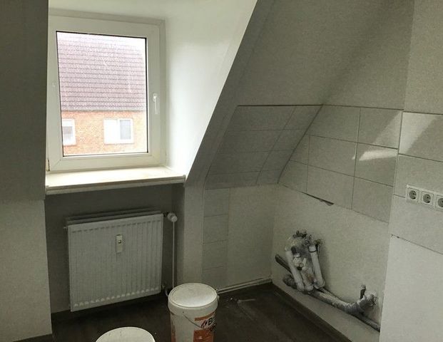 Reinkommen und Wohlfühlen: 3-Zimmer-Dachgeschosswohnung - Photo 1