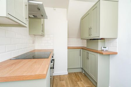 2 bedroom semi-detached house to rent - Photo 2