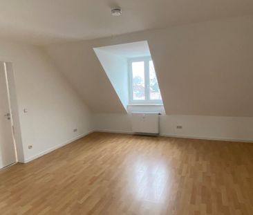Attraktive 3-Zimmer mit Abstellraum im Dachgeschoss in grüner Lage! - Foto 1