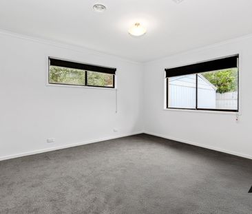 7 Roberston Street, Epsom VIC 3551 - House For Rent | Domain - Photo 3