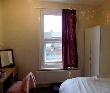 4 bedroom terraced house to rent - Photo 1