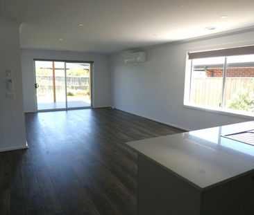 MODERN HOME BROOKFIELD LAKES ESTATE - Photo 1