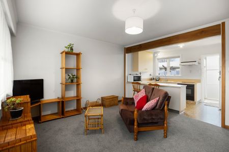 Enjoy the charm of Hamilton East with this cozy two-bedroom, single bathroom home, located in the heart of the neighborhood. - Photo 4