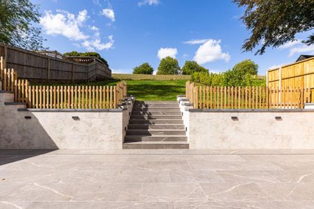 5 bedroom detached house to rent - Photo 2