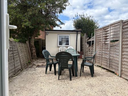 Ivanhoe Close, Cowley , Uxbridge - Photo 4