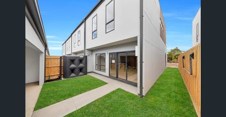 Brand New Low-Maintenance Four-Bedroom Townhouse in Prime Wollert Location - Photo 3