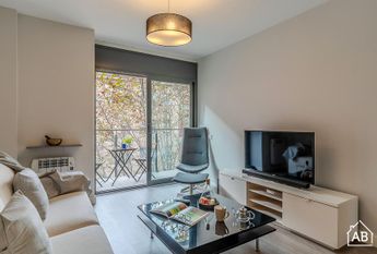 Modern 2-Bedroom Apartment in Poblenou with Balcony