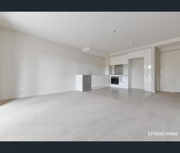 Stylish Apartment Living in a Superb Ringwood Location - Photo 2