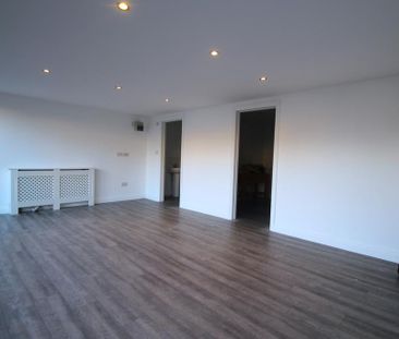 4 bedroom semi-detached house to rent - Photo 5