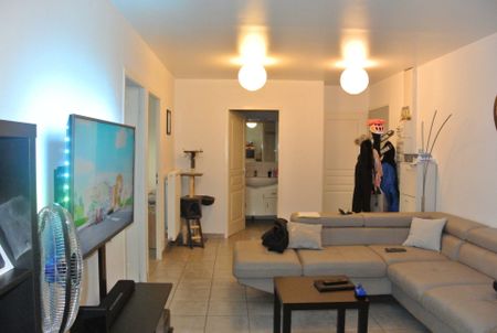 Location Appartement 3 pièces 70m² LE PEAGE DE ROUSSILLON 38550 - Photo 2